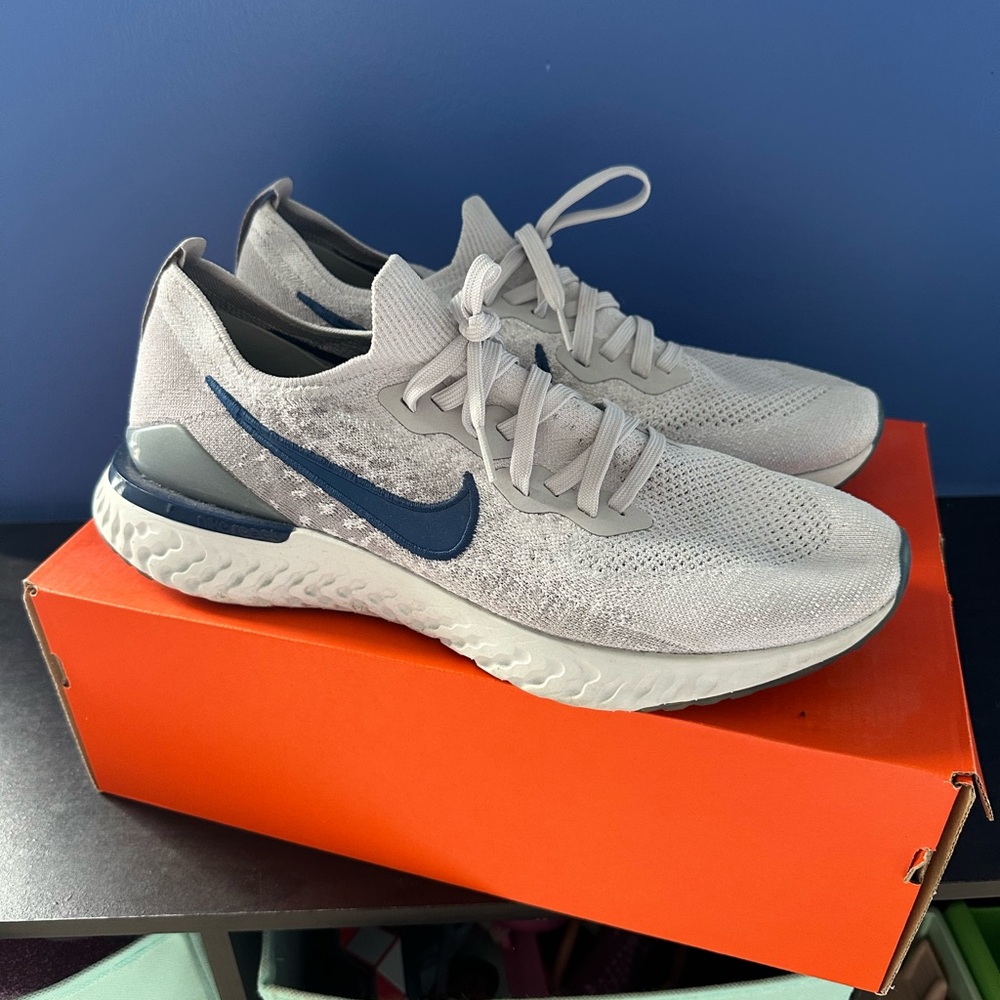 Nike Men's White and Blue Running Shoes